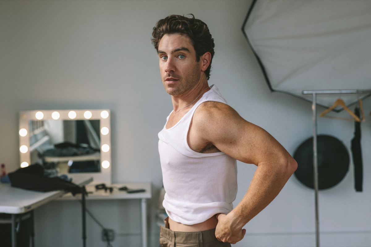Robbie Simpson Is Hallmark’s Newest Holiday Hunk, Bringing Heart, Talent, and Humor to “Finding Mr. Christmas” Season 2. Watch Tonight on Hallmark Channel.